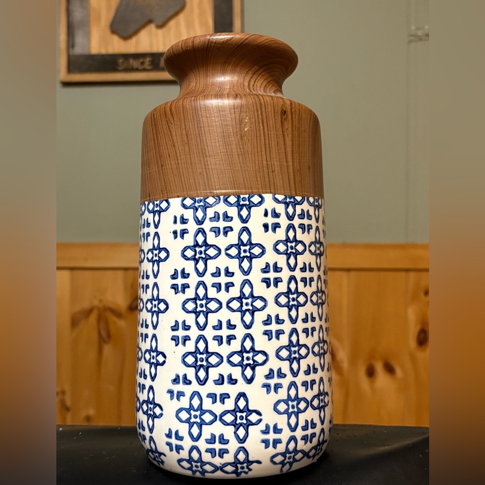 Unbranded Blue and White Patterned Ceramic and Wood look Base approx 12” tall